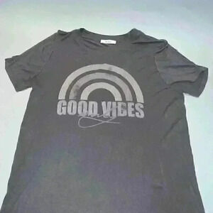 Good Vibes T-Shirt Size M